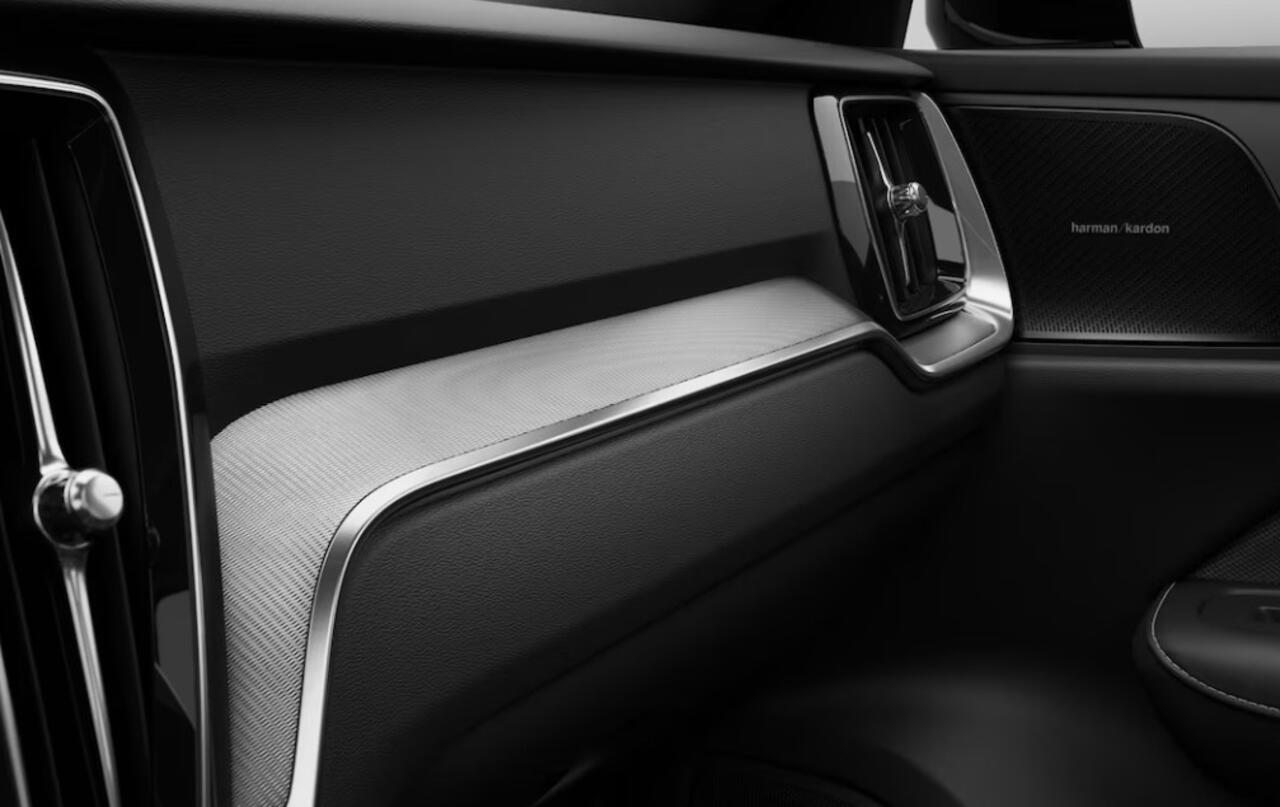 Volvo V60 T8 Plug-in hybrid AWD Plus Dark | Schuif-/Kanteldak | Harman Kardon Audio | Adaptive Cruise Control | Achteruitrijcamera | Keyless Entry | Elek. Verst. Voorstoelen