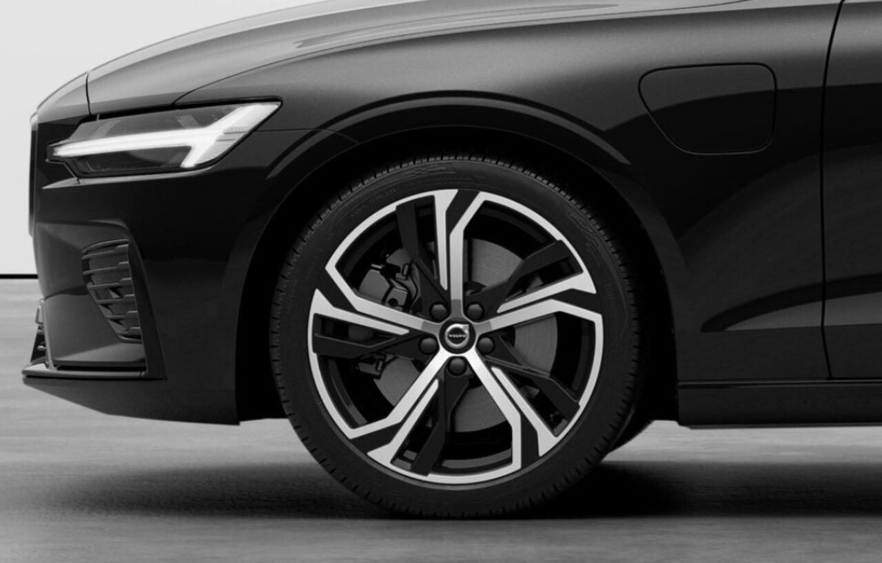 Volvo V60 T8 Plug-in hybrid AWD Plus Dark | Schuif-/Kanteldak | Harman Kardon Audio | Adaptive Cruise Control | Achteruitrijcamera | Keyless Entry | Elek. Verst. Voorstoelen