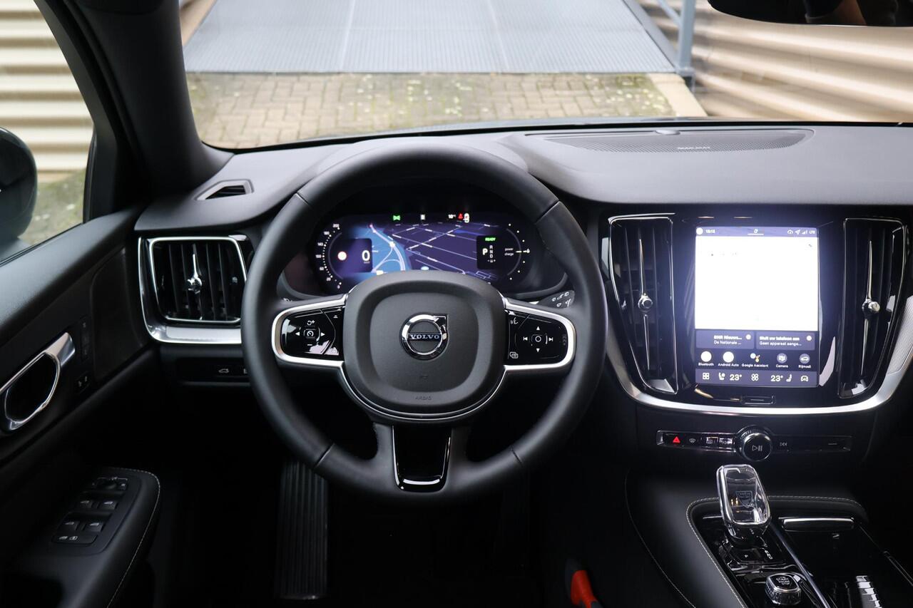 Volvo V60 T6 Plug-in hybrid AWD Plus Dark | Trekhaak elektr. | 360 camera | Harman Kardon
