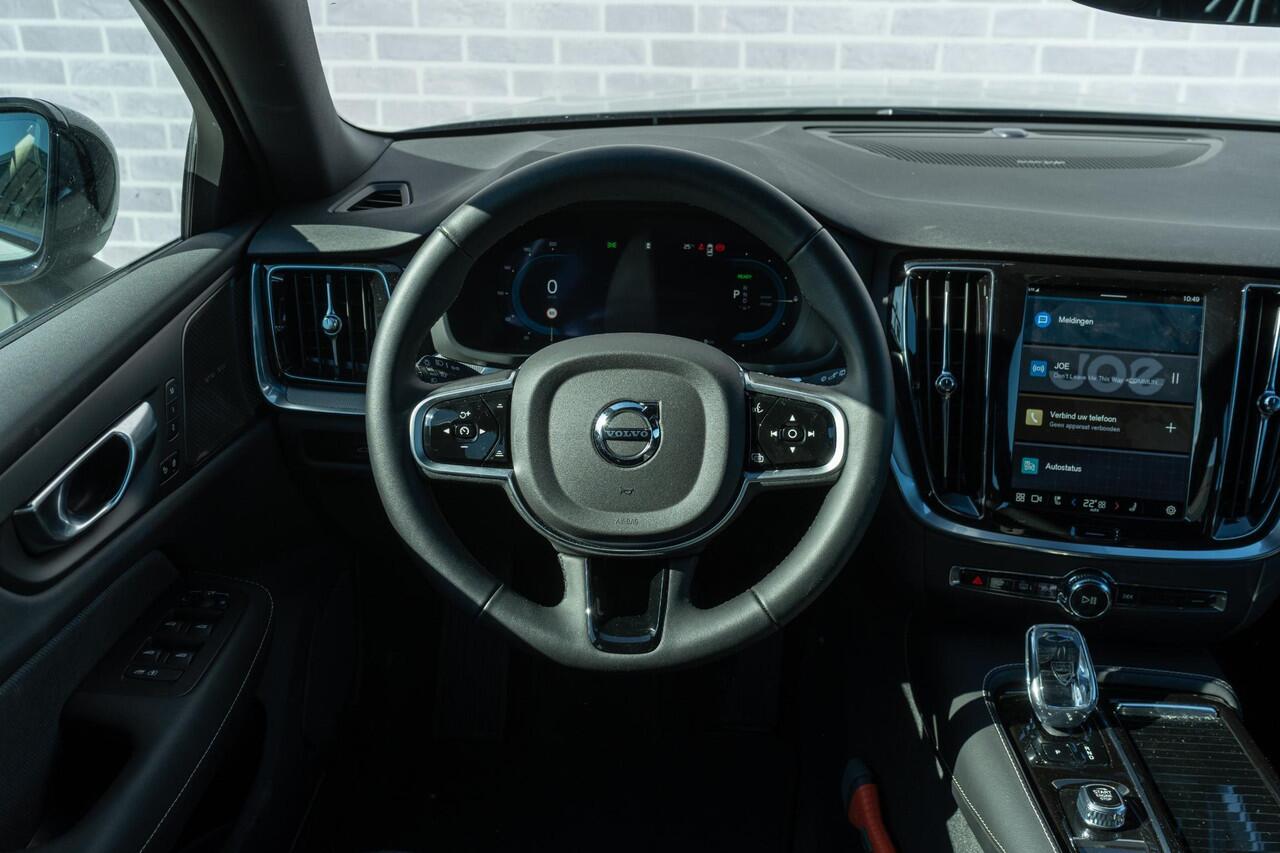 Volvo V60 2.0 T6 Plug-in hybrid AWD Plus Dark | Sportstoelen | Elektrisch inklapbare Trekhaak | Harman Kardon Audio | 360 Camera | Electrisch Verstelbare Stoelen |