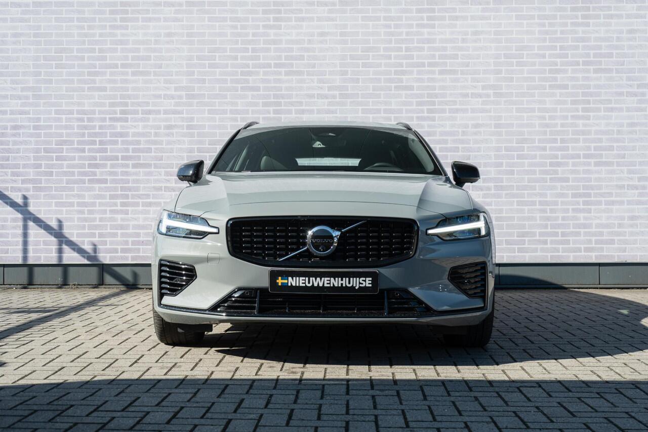 Volvo V60 2.0 T6 Plug-in hybrid AWD Plus Dark | Sportstoelen | Elektrisch inklapbare Trekhaak | Harman Kardon Audio | 360 Camera | Electrisch Verstelbare Stoelen |