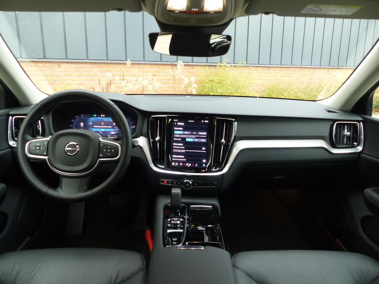 Volvo V60 T6 Plug-in hybrid AWD Essential