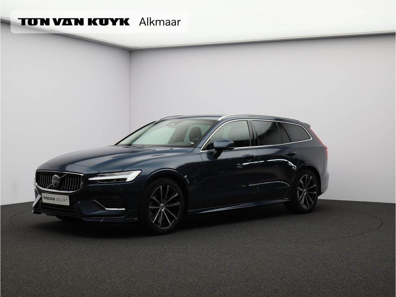 Volvo V60 T6 350PK Plug-in hybrid AWD Core Bright / Trekhaak / Exterior Stylingkit/ 360 Camera / Lighting Pack / Keyless Entry / Full LED / BLIS / Elektrische Achterklep / Park Assist V+A /