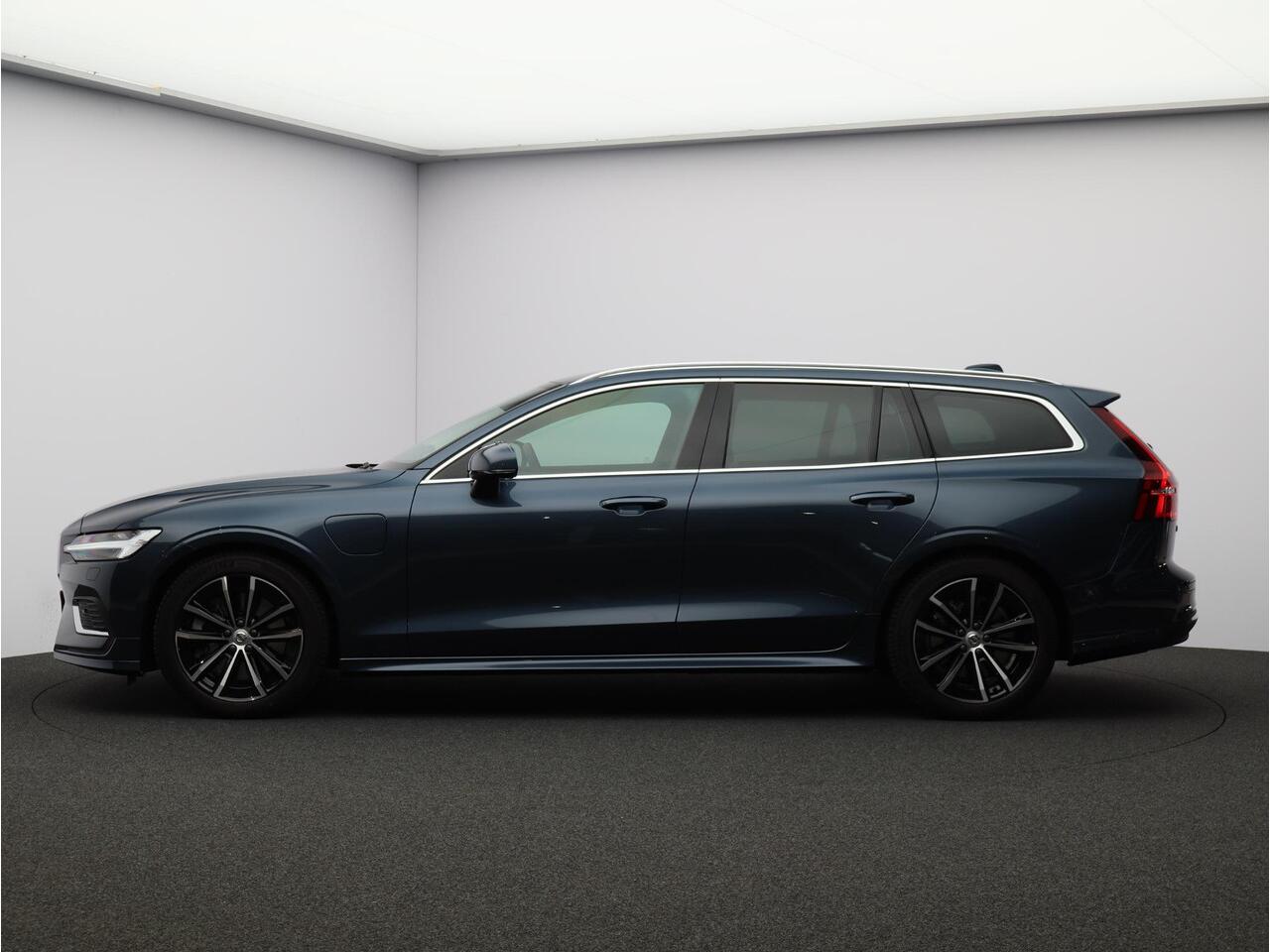 Volvo V60 T6 350PK Plug-in hybrid AWD Core Bright / Trekhaak / Exterior Stylingkit/ 360 Camera / Lighting Pack / Keyless Entry / Full LED / BLIS / Elektrische Achterklep / Park Assist V+A /