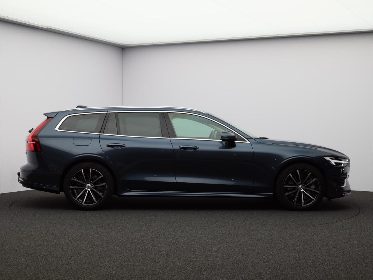 Volvo V60 T6 350PK Plug-in hybrid AWD Core Bright / Trekhaak / Exterior Stylingkit/ 360 Camera / Lighting Pack / Keyless Entry / Full LED / BLIS / Elektrische Achterklep / Park Assist V+A /