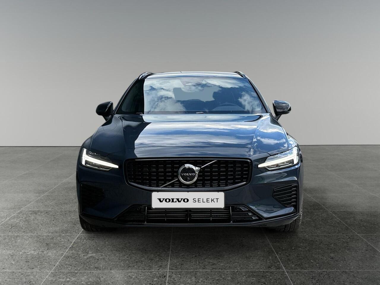 Volvo V60 2.0 T6 Plug-in hybrid AWD Plus Dark | Stoelverwarming | Sportstoelen | Trekhaak | Verwarmbare voorruit |