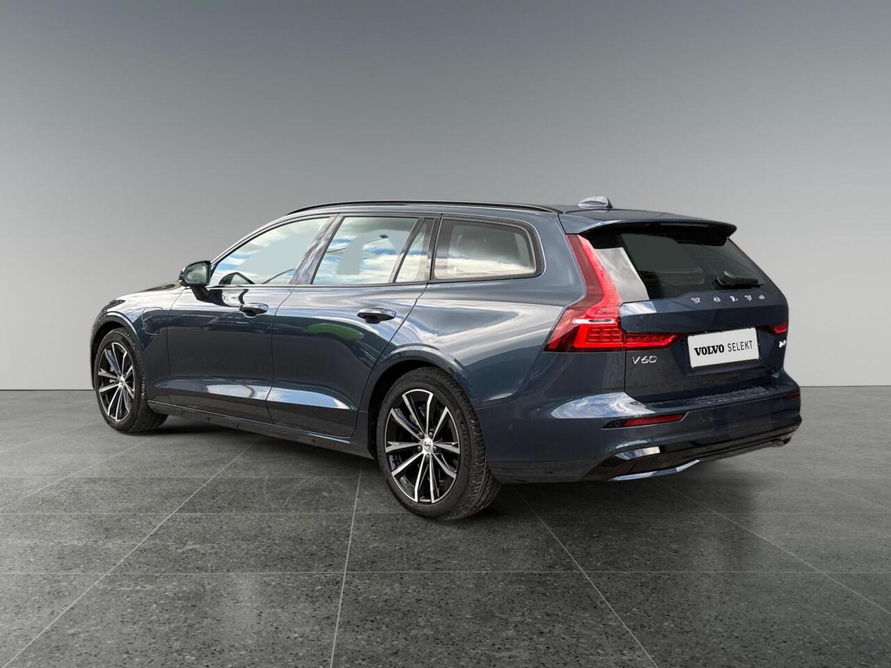 Volvo V60 2.0 T6 Plug-in hybrid AWD Plus Dark | Stoelverwarming | Sportstoelen | Trekhaak | Verwarmbare voorruit |