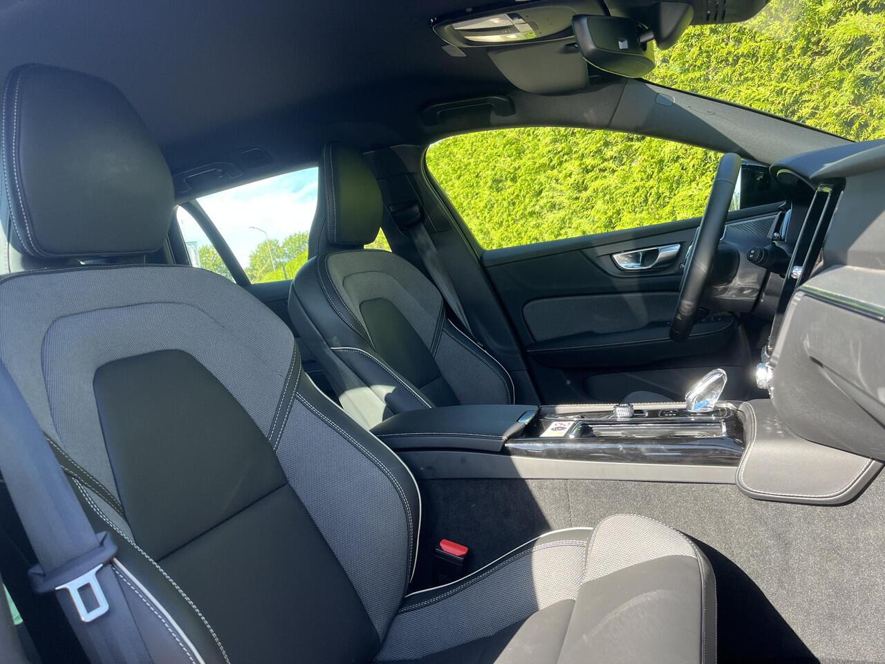 Volvo V60 T6 Plug-in hybrid AWD Plus Dark 360 Camera | Trekhaak | Pilost Assist | Elektr. stoel | H&K Audio