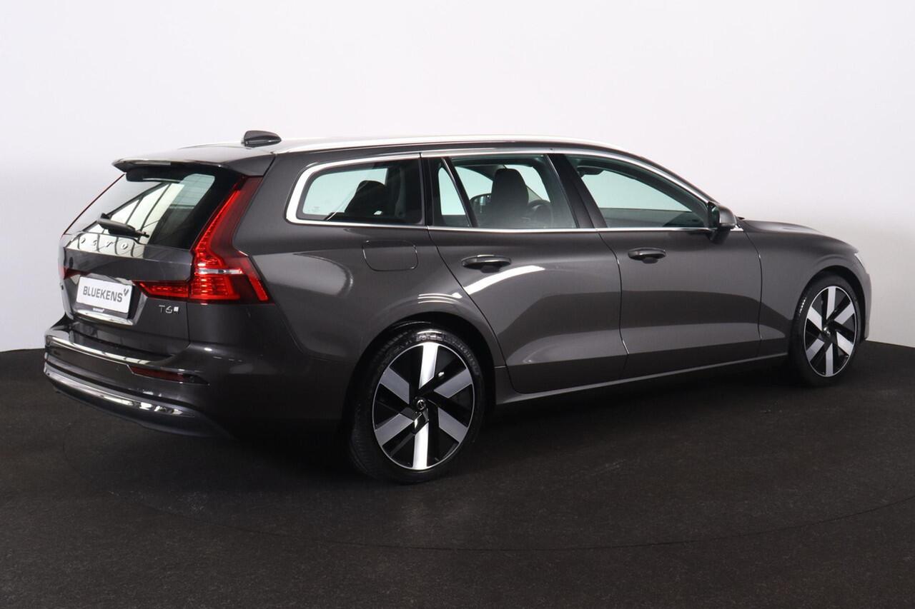 Volvo V60 T6 Recharge AWD Essential - IntelliSafe Assist & Surround - Parkeercamera achter - Verwarmde voorstoelen, stuur & achterbank - Parkeersensoren voor & achter - High Performance audio - 19' LMV