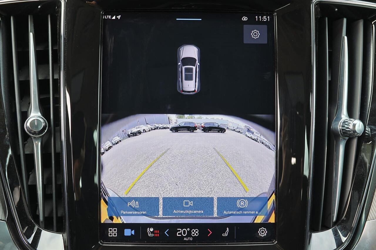 Volvo V60 T6 Recharge AWD Essential - IntelliSafe Assist & Surround - Parkeercamera achter - Verwarmde voorstoelen, stuur & achterbank - Parkeersensoren voor & achter - High Performance audio - 19' LMV