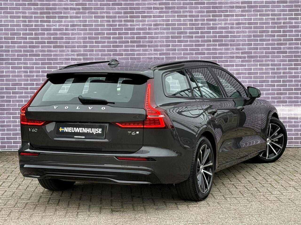 Volvo V60 2.0 T6 Plug-in hybrid AWD Plus Dark | 360° Camera | Stoel en stuurverwarming | Trekhaak | Adaptieve cruise control | Harman/Kardon audio | BLIS dodehoekdetectie |
