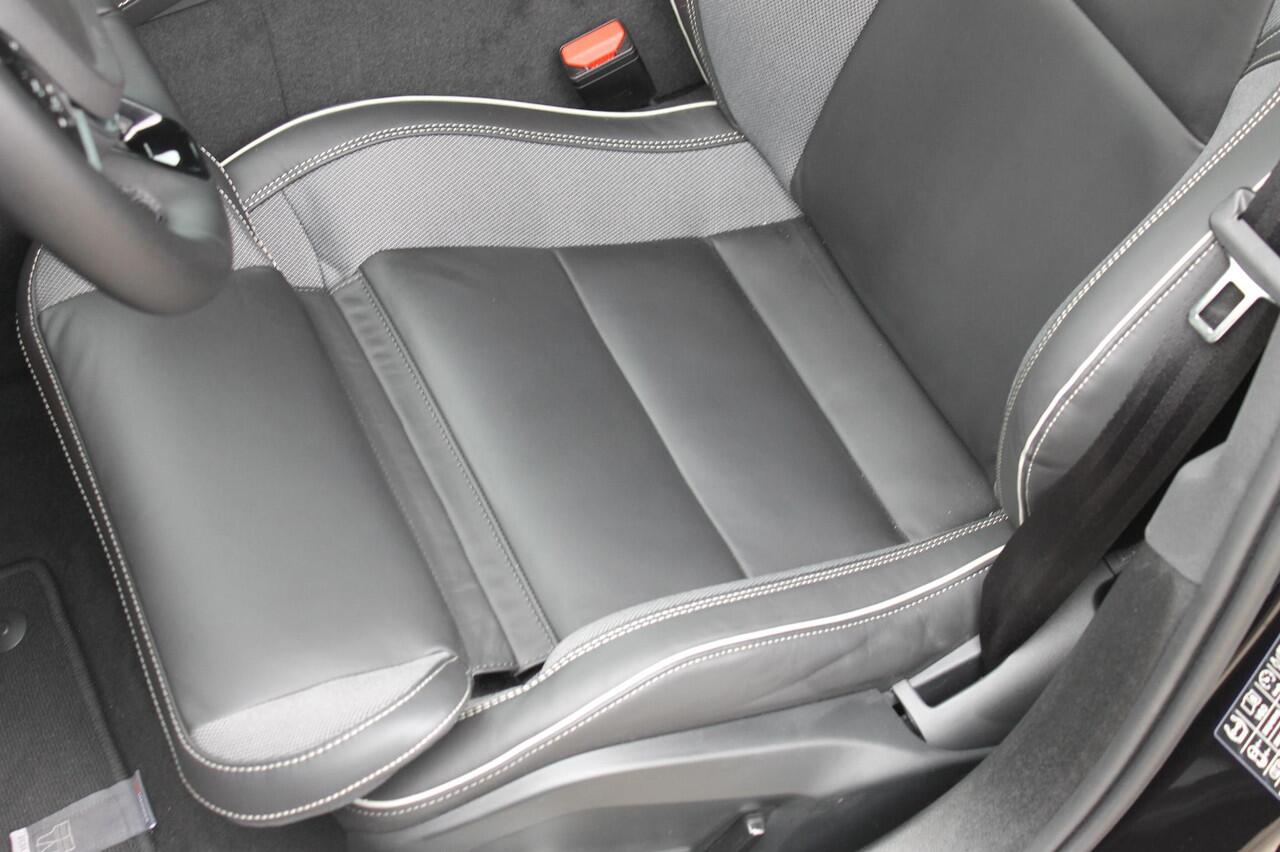 Volvo V60 T6 350PK Autm. Plug-in hybrid AWD Plus Dark Long Range / Google infotainment / Semi elekrisch wegklapbare trekhaak / Verwarmbare voorruit / Elektrisch bedienbare voorstoelen met geheugen / Verwarmbare voorstoelen