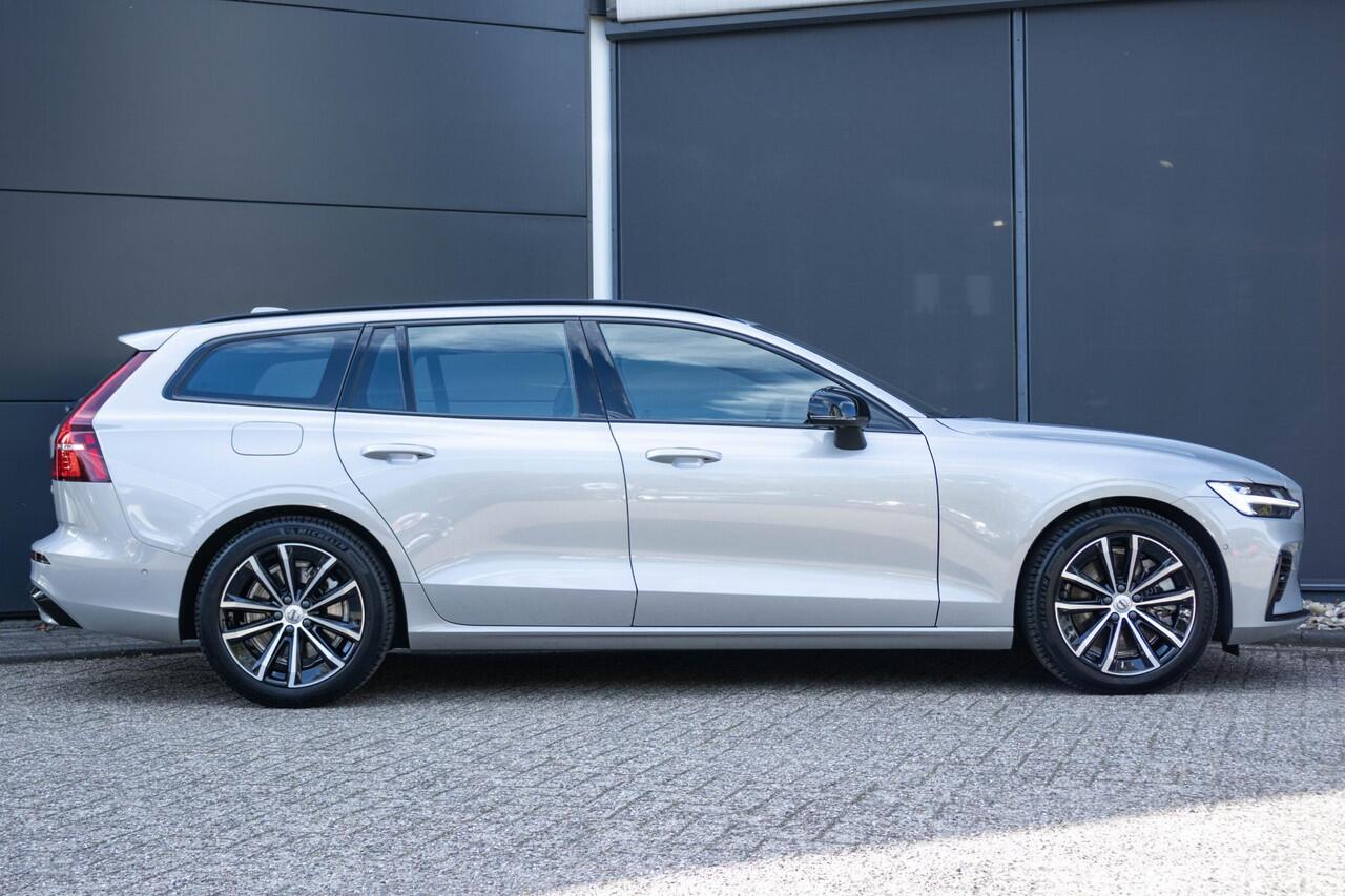 Volvo V60 T6 Plug-in hybrid AWD Plus Dark | Trekhaak | Rondom zichtcamera | Verwarmbare voorruit | Verwarmbare voorstoelen, achterbank en stuurwiel | Premium audio by Harman Kardon | Keyless |