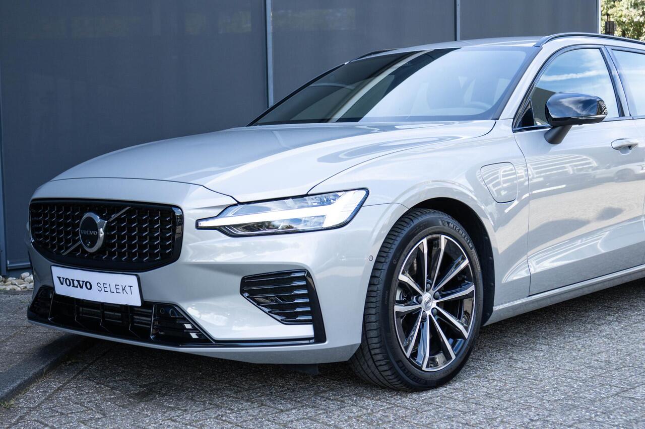 Volvo V60 T6 Plug-in hybrid AWD Plus Dark | Trekhaak | Rondom zichtcamera | Verwarmbare voorruit | Verwarmbare voorstoelen, achterbank en stuurwiel | Premium audio by Harman Kardon | Keyless |