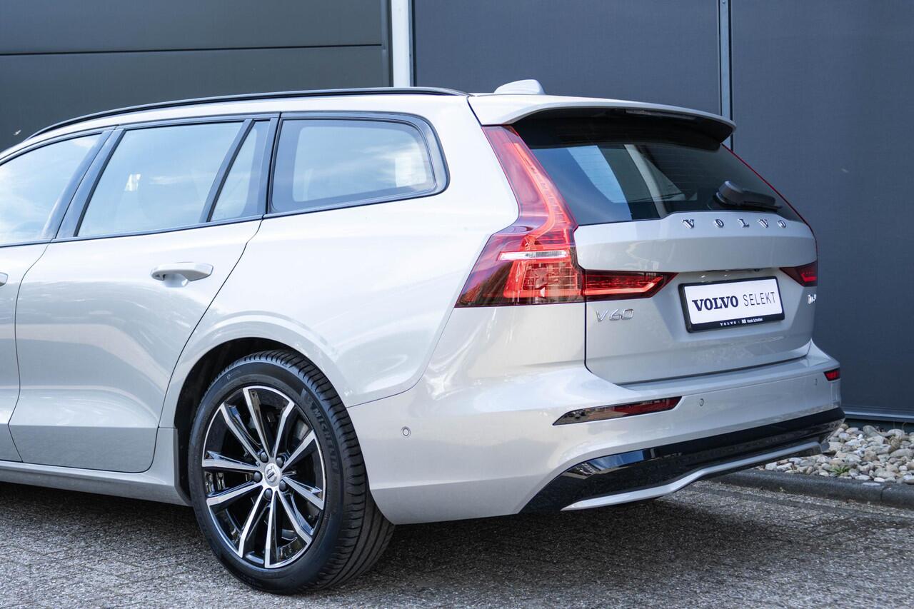 Volvo V60 T6 Plug-in hybrid AWD Plus Dark | Trekhaak | Rondom zichtcamera | Verwarmbare voorruit | Verwarmbare voorstoelen, achterbank en stuurwiel | Premium audio by Harman Kardon | Keyless |