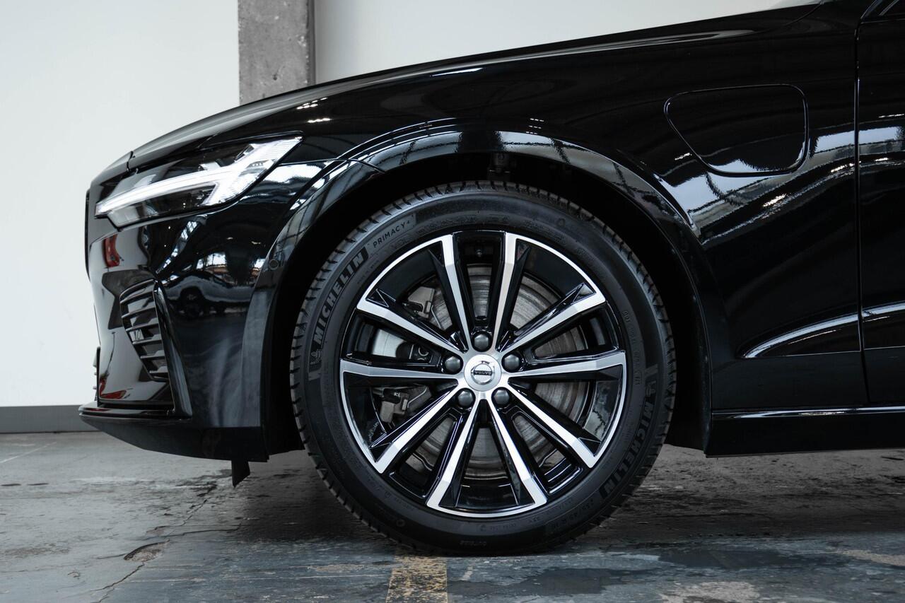 Volvo V60 T6 Plug-in hybrid AWD Plus Dark | Adaptive Cruise Control | 360° Parkeercamera | BLIS | Stoelverwarming | Stuurwielverwarming | Wegklapbare trekhaak | Harman Kardon Premium Audio | Google infotainment