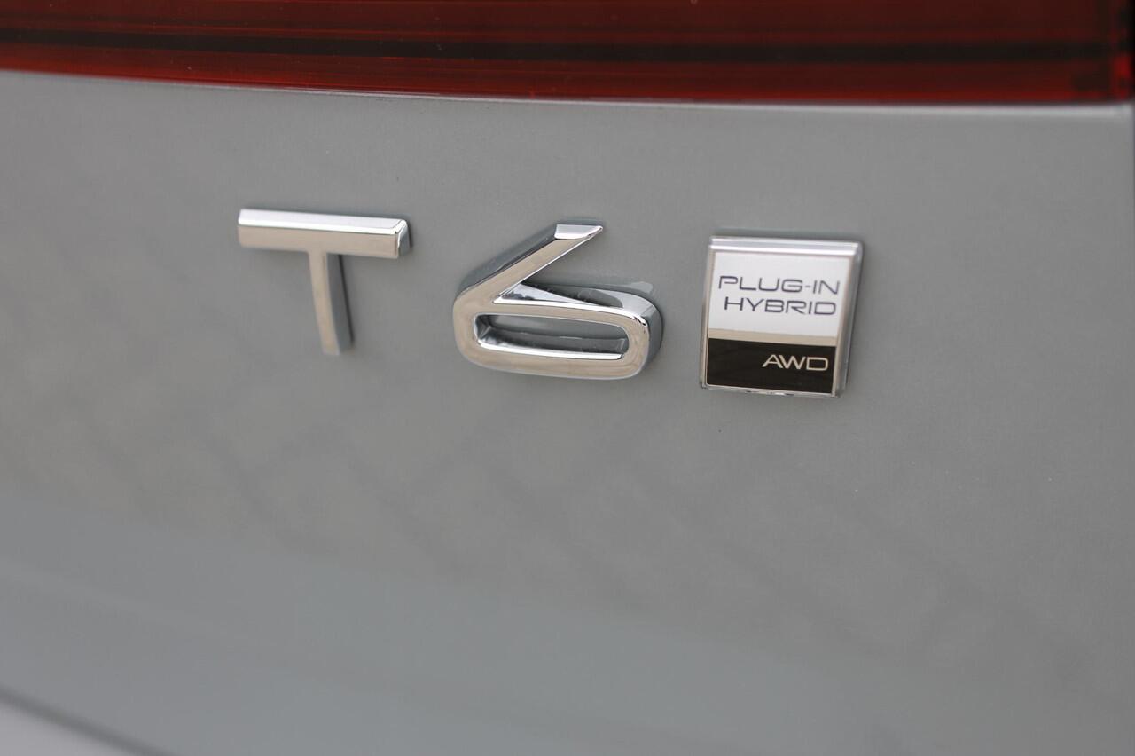 Volvo V60 T6 350PK Autm. Plug-in hybrid AWD Plus Dark Long Range / Google infotainment / Semi elekrisch wegklapbare trekhaak / Verwarmbare voorruit / Elektrisch bedienbare voorstoelen met geheugen / Verwarmbare voorstoelen