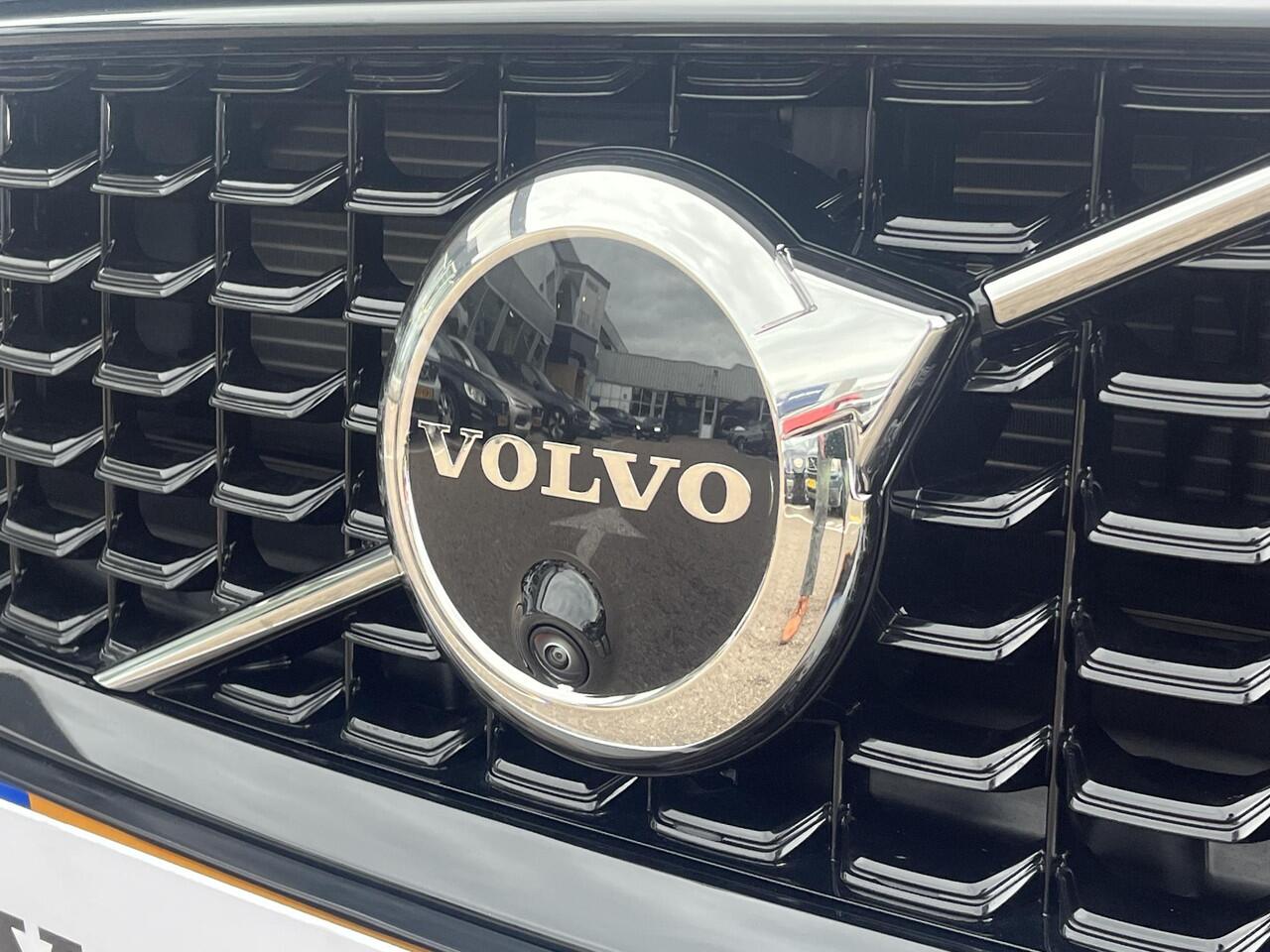 Volvo V60 T6 Plug-in hybrid AWD Plus Dark | Pilot Assist | Trekhaak | H&K Audio | 360 Camera