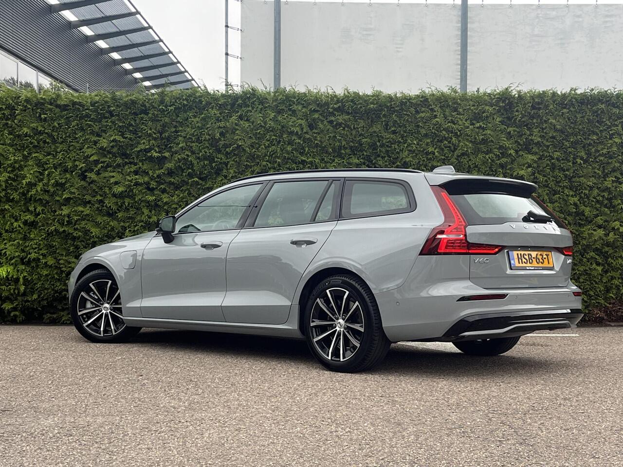 Volvo V60 T6 Plug-in hybrid AWD Plus Dark | Pilot Assist | Trekhaak | H&K Audio | 360 Camera