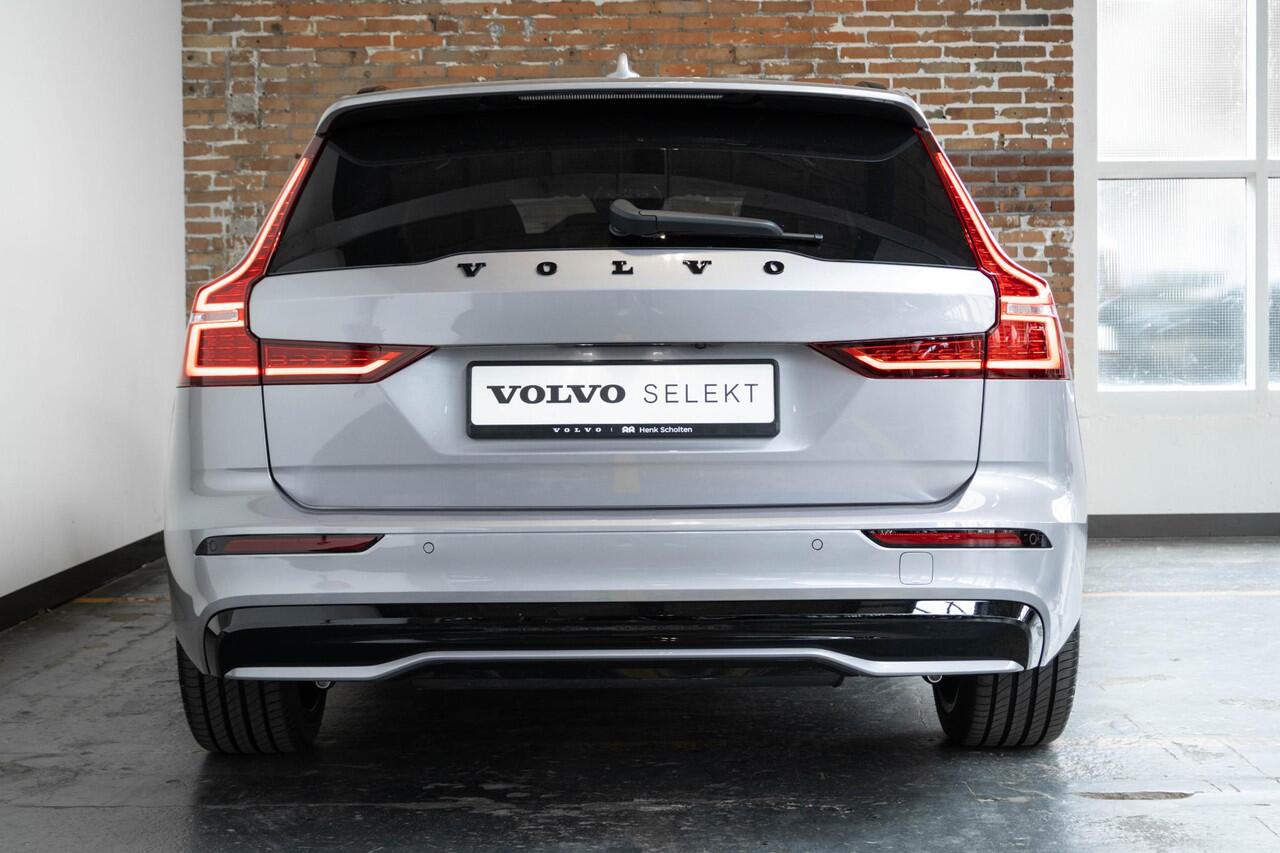 Volvo V60 T6 Plug-in hybrid AWD Plus Dark | Panoramadak schuif-/en Kantelfunctie | 360° Parkeercamera | Head-Up Display | Stoelverwarming | Google Infotainment | Parkeersensoren voor + achter | 19 inch 5-Spaaks Black / Diamond Cut velgen | Long Range |