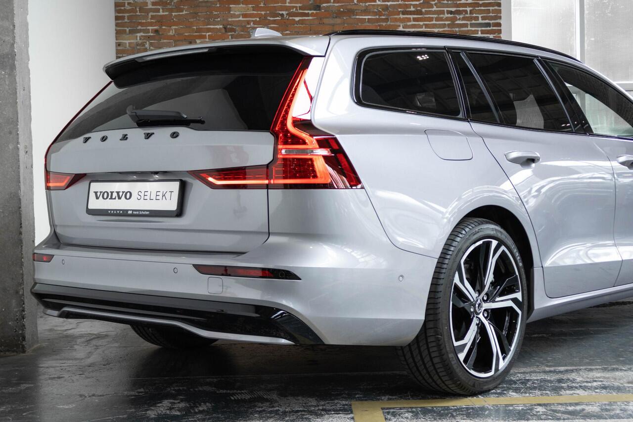 Volvo V60 T6 Plug-in hybrid AWD Plus Dark | Panoramadak schuif-/en Kantelfunctie | 360° Parkeercamera | Head-Up Display | Stoelverwarming | Google Infotainment | Parkeersensoren voor + achter | 19 inch 5-Spaaks Black / Diamond Cut velgen | Long Range |