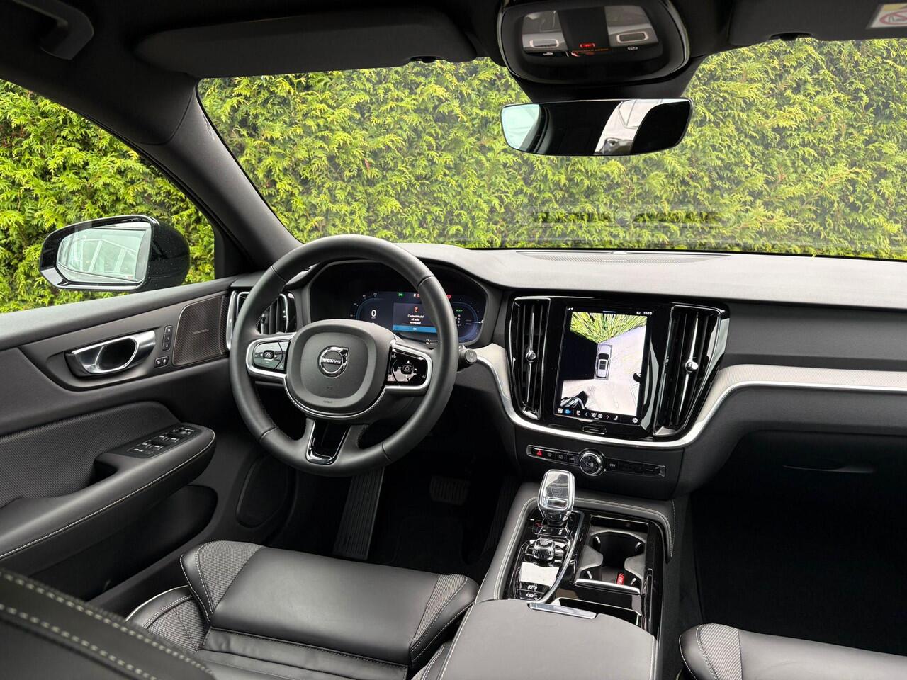 Volvo V60 T6 Plug-in hybrid AWD Plus Dark | Harman/Kardon | Stoel & Stuur verwarming | Trekhaak |