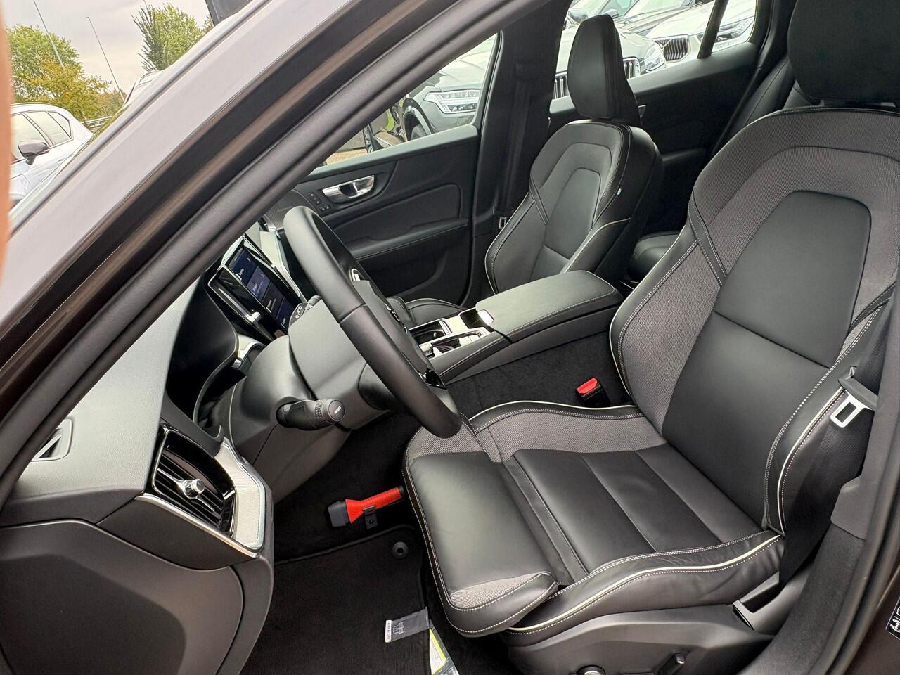 Volvo V60 T6 Plug-in hybrid AWD Plus Dark | Harman/Kardon | Stoel & Stuur verwarming | Trekhaak |