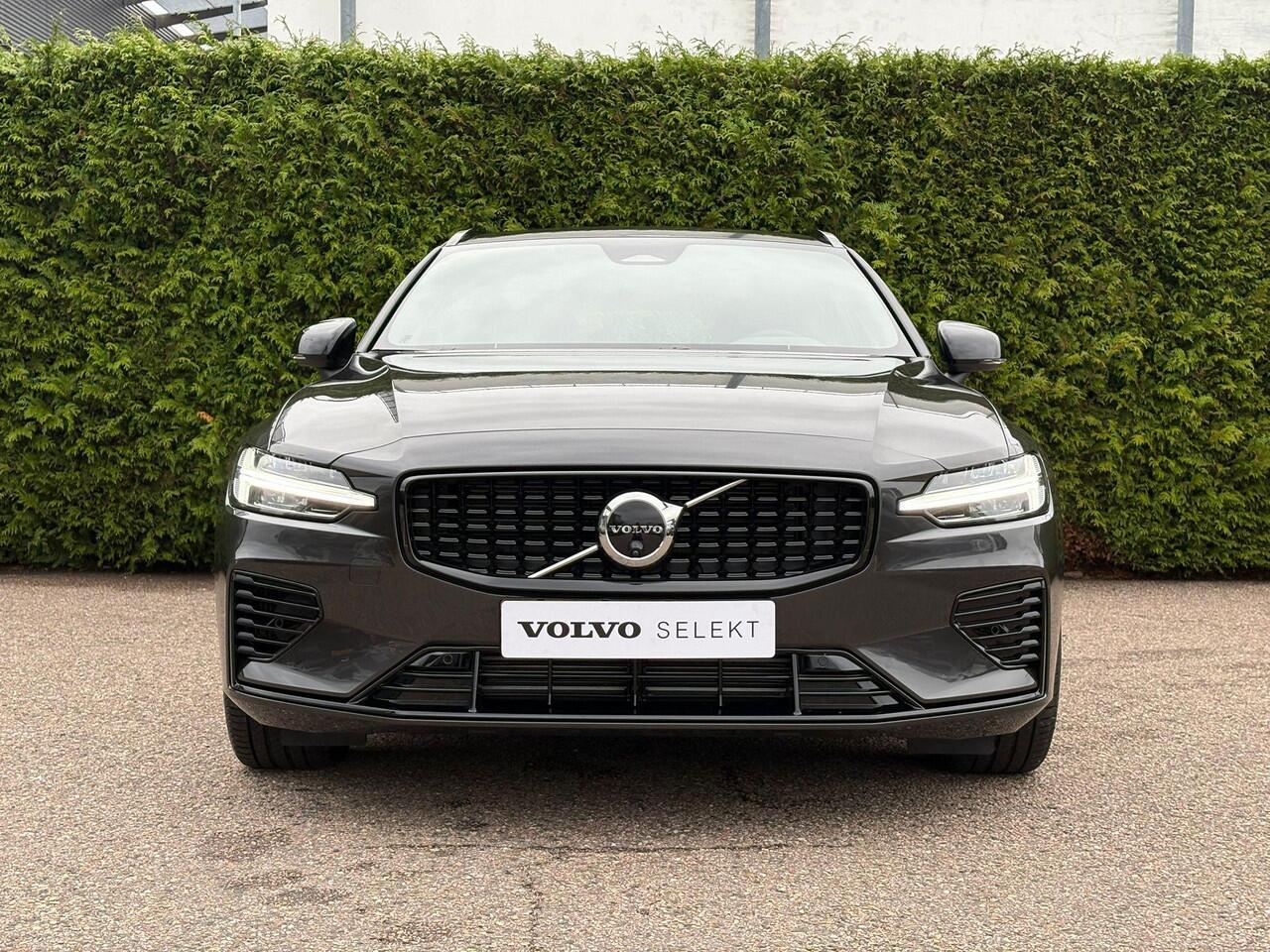 Volvo V60 T6 Plug-in hybrid AWD Plus Dark | Harman/Kardon | Stoel & Stuur verwarming | Trekhaak |