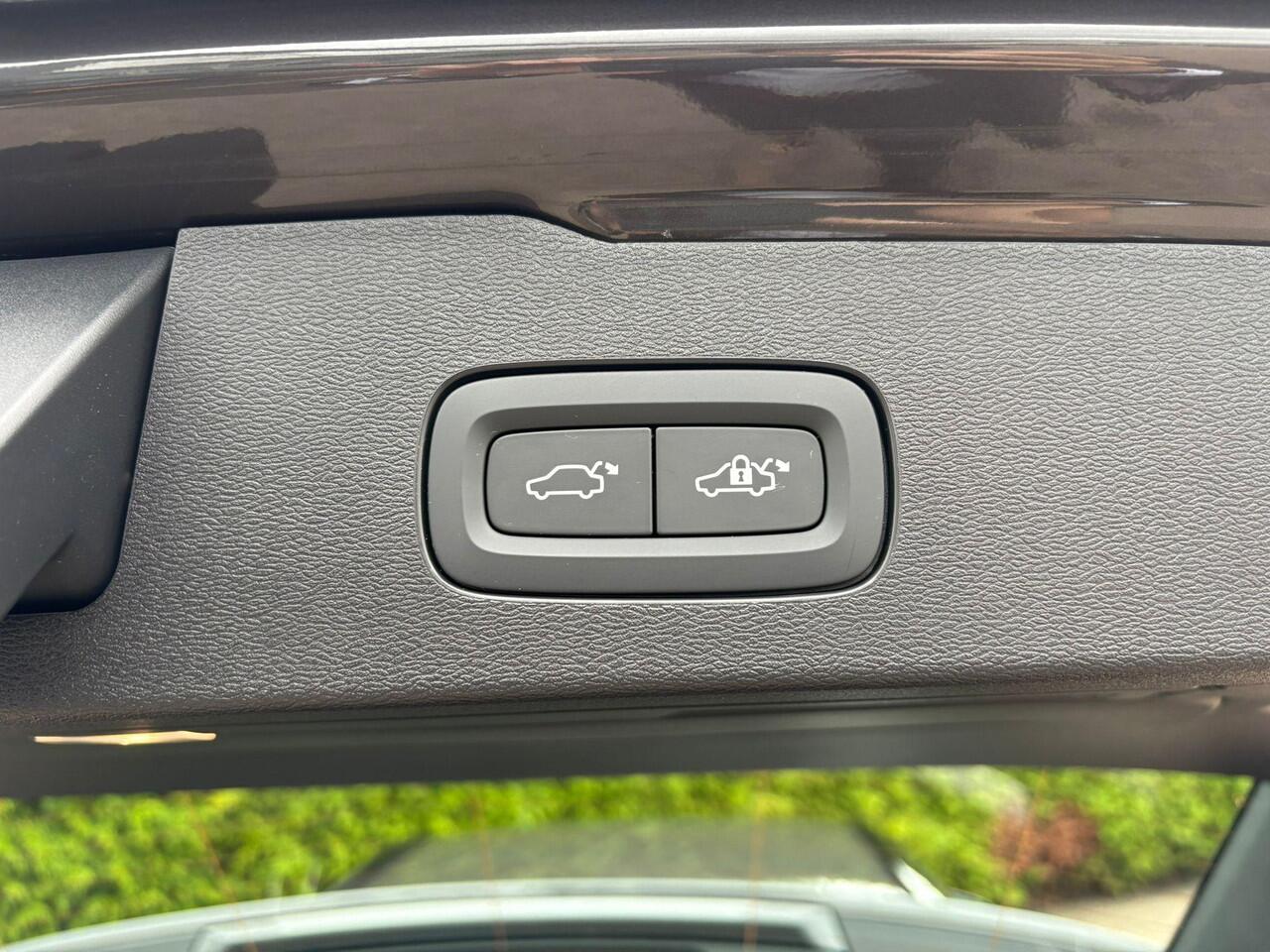 Volvo V60 T6 Plug-in hybrid AWD Plus Dark | Harman/Kardon | Stoel & Stuur verwarming | Trekhaak |