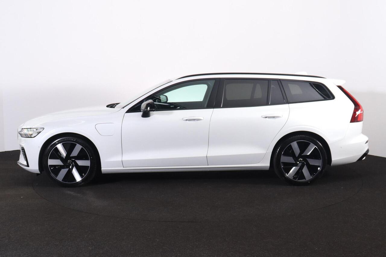 Volvo V60 T6 Recharge AWD Plus Dark - IntelliSafe Assist & Surround - 360º Camera - Harman/Kardon audio - Adaptieve LED koplampen - Verwarmde voorstoelen, stuur & achterbank - Parkeersensoren voor & achter - Elektr. bedienb. voorstoelen met geheugen - Extra getint