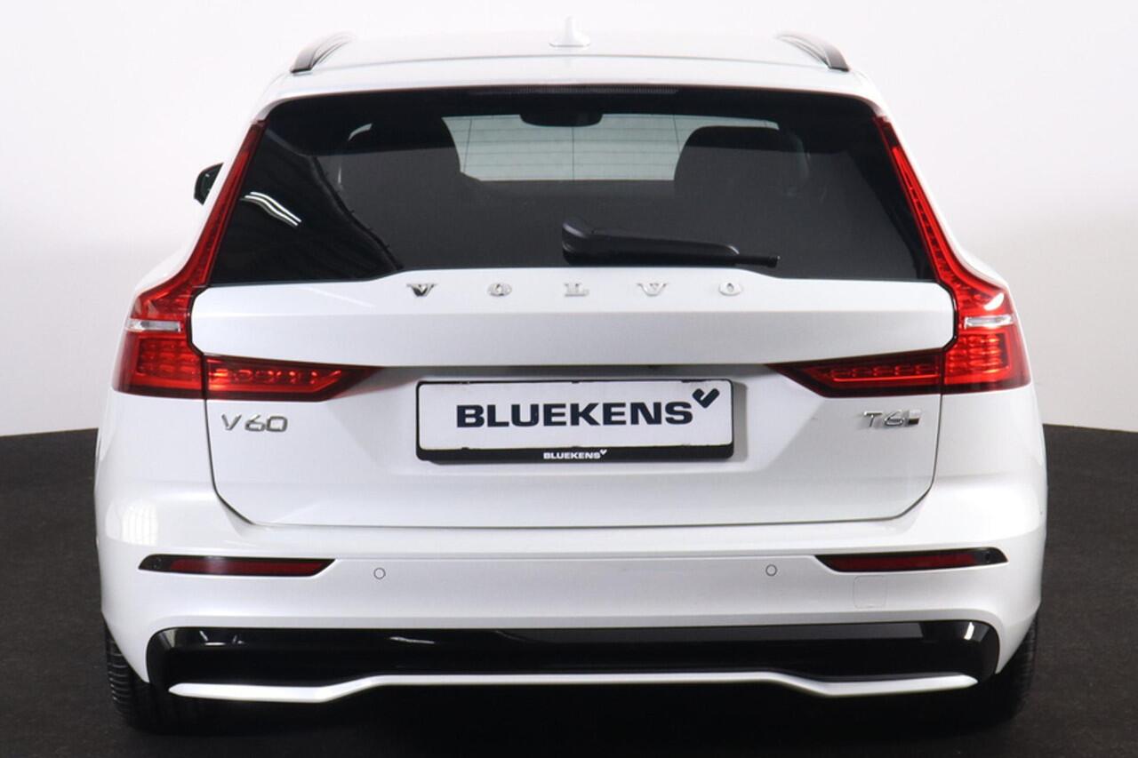 Volvo V60 T6 Recharge AWD Plus Dark - IntelliSafe Assist & Surround - 360º Camera - Harman/Kardon audio - Adaptieve LED koplampen - Verwarmde voorstoelen, stuur & achterbank - Parkeersensoren voor & achter - Elektr. bedienb. voorstoelen met geheugen - Extra getint