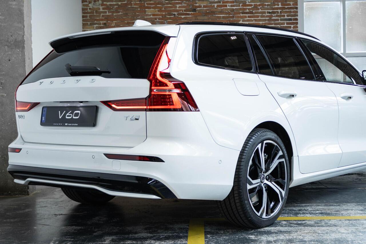 Volvo V60 T6 Plug-in hybrid AWD Plus Dark | Head-Up Display | Panoramadak met Schuif-/Kantelfunctie | Harman Kardon Premium Audio | Nappa Lederen Contourstoelen | 360º Camera | Keyless