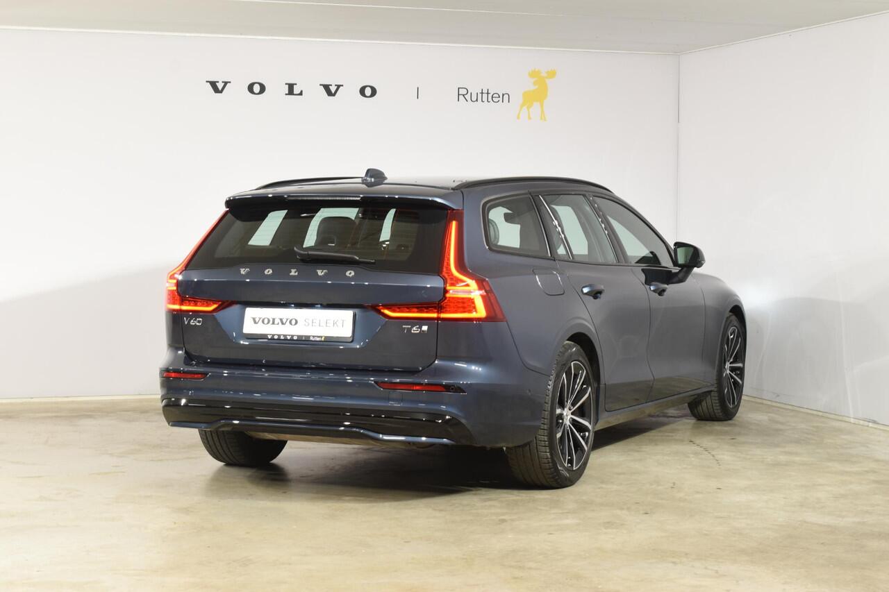 Volvo V60 T6 350PK Automaat Plug-in hybrid AWD Plus Dark Navigatie / Adaptive Cruise control / 360 Camera / Harman Kardon / Stuur & Stoelverwarming / LM Velgen / Trekhaak
