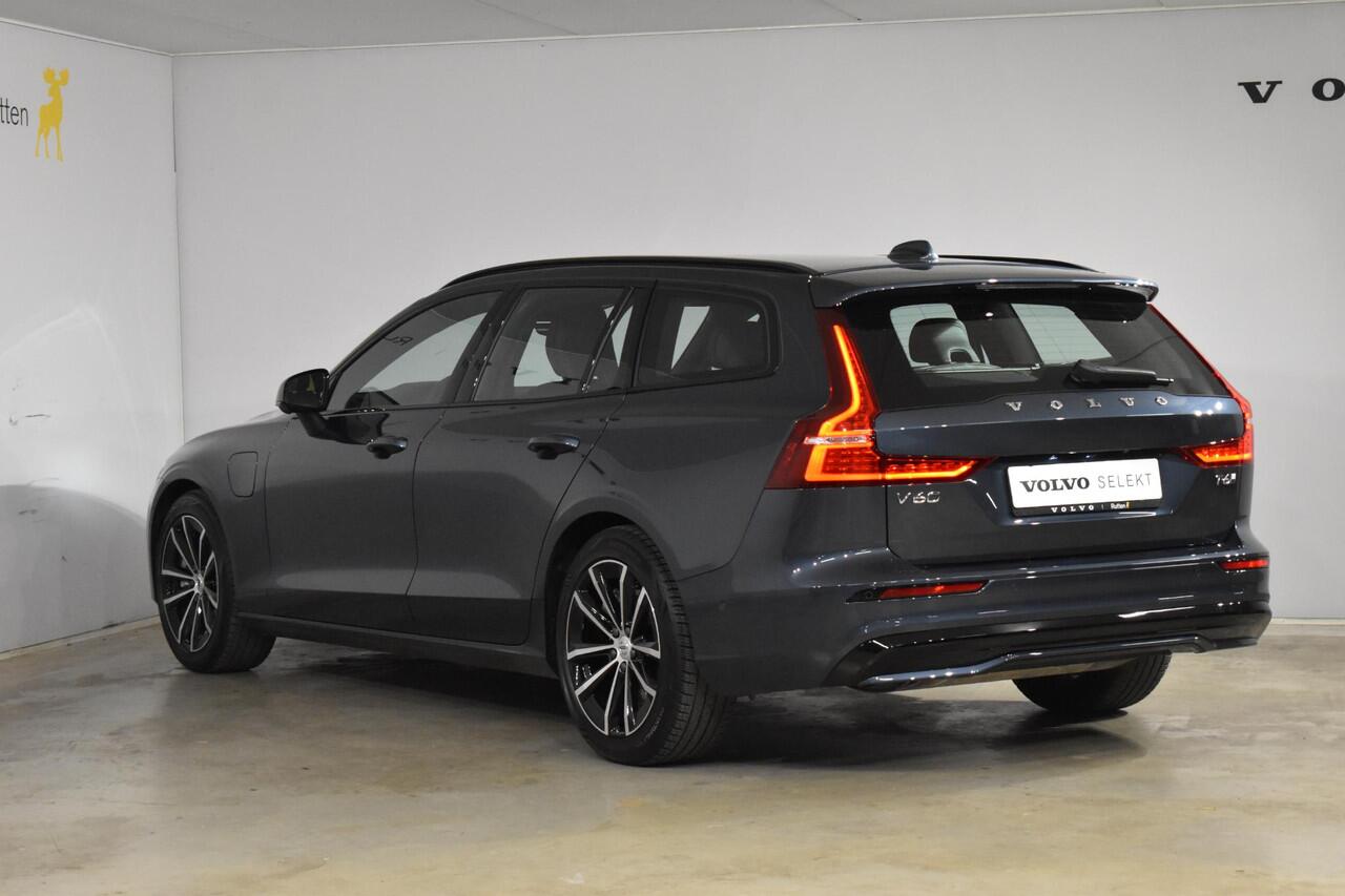 Volvo V60 T6 350PK Automaat Plug-in hybrid AWD Plus Dark Navigatie / Adaptive Cruise control / 360 Camera / Harman Kardon / Stuur & Stoelverwarming / LM Velgen / Trekhaak