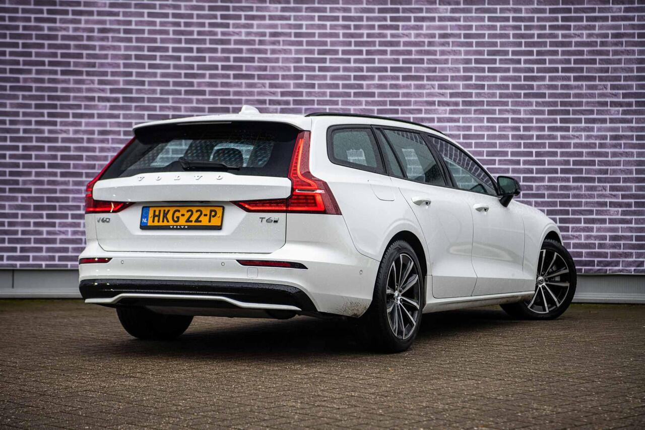 Volvo V60 2.0 T6 Plug-in hybrid AWD Plus Dark | Trekhaak | 360 camera | Harman Kardon audio | Stoel- en stuurwielverwarming | Adaptive cruise control | Dode hoek detectie BLIS |