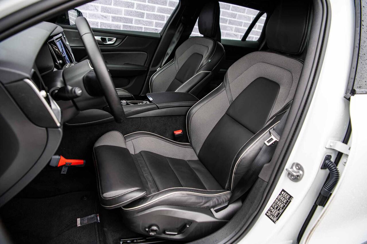 Volvo V60 2.0 T6 Plug-in hybrid AWD Plus Dark | Trekhaak | 360 camera | Harman Kardon audio | Stoel- en stuurwielverwarming | Adaptive cruise control | Dode hoek detectie BLIS |