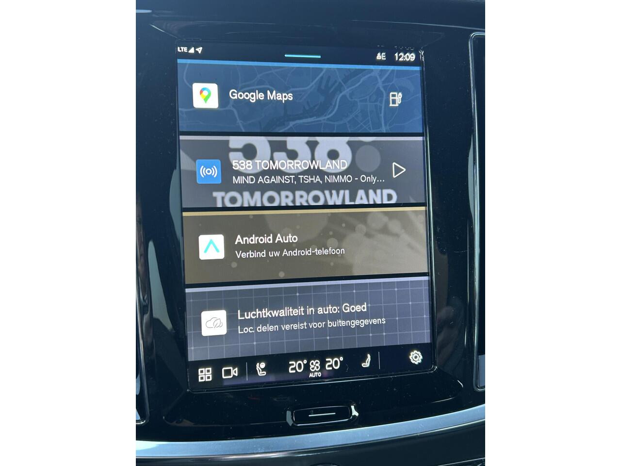 Volvo V60 2.0 T6 Plug-in hybrid AWD Plus Dark Adaptieve cruise control / BLIS / 360 camera / elektr. verst. Contourstoelen / stuur-,stoel-, voorruit verw. / Harman Kardon audio / Trekhaak / Keyless drive / All season banden