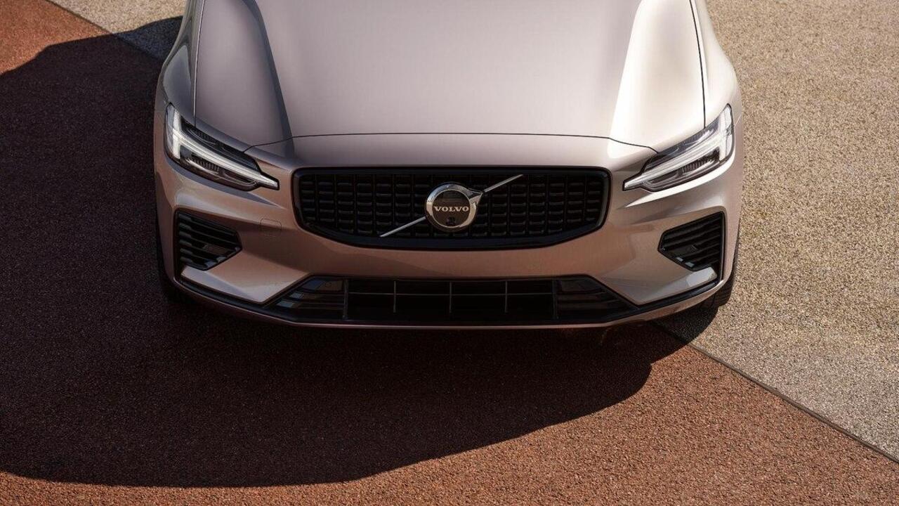 Volvo V60 T8 Plug-in hybrid AWD Plus Perform. Ed. Dark | Direct Leverbaar | Panoramisch Schuif-/Kanteldak | Polestar Performance | Adaptieve Cruise Control | BLIS | 360 Graden Camera | Extra Getint Glas | 19 Inch Lichtmetalen velgen | Harman Kardon Premium Sound | 