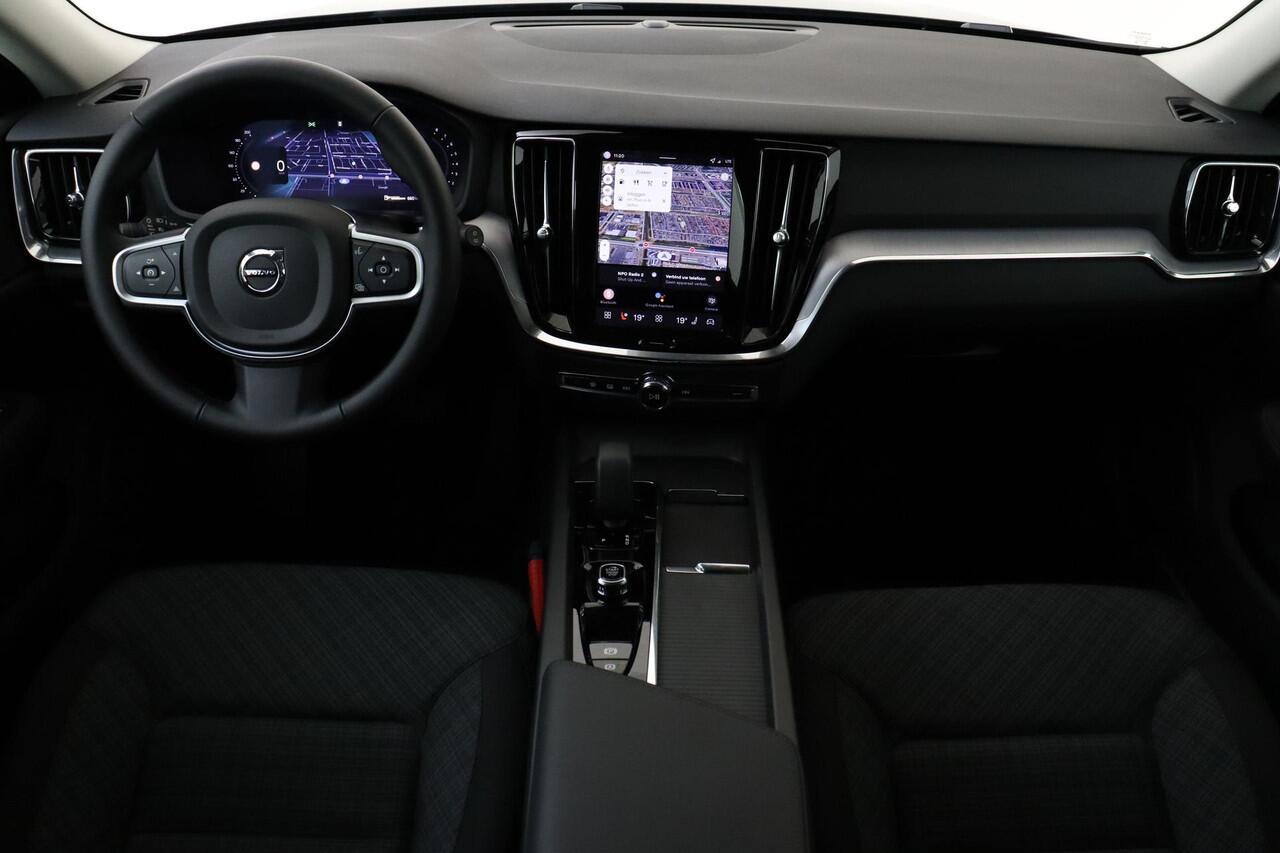 Volvo V60 B4 (M-HYBRID) ESSENTIAL BLACK EDITON -CAMERA|CLIMATE|19"|CARPLAY|PRIVACY.GLAS