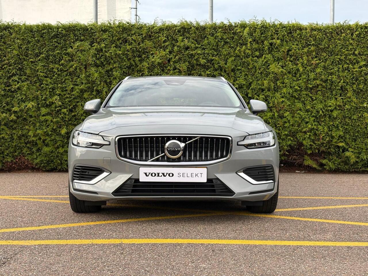 Volvo V60 T6 Plug-in hybrid AWD Essential Bright