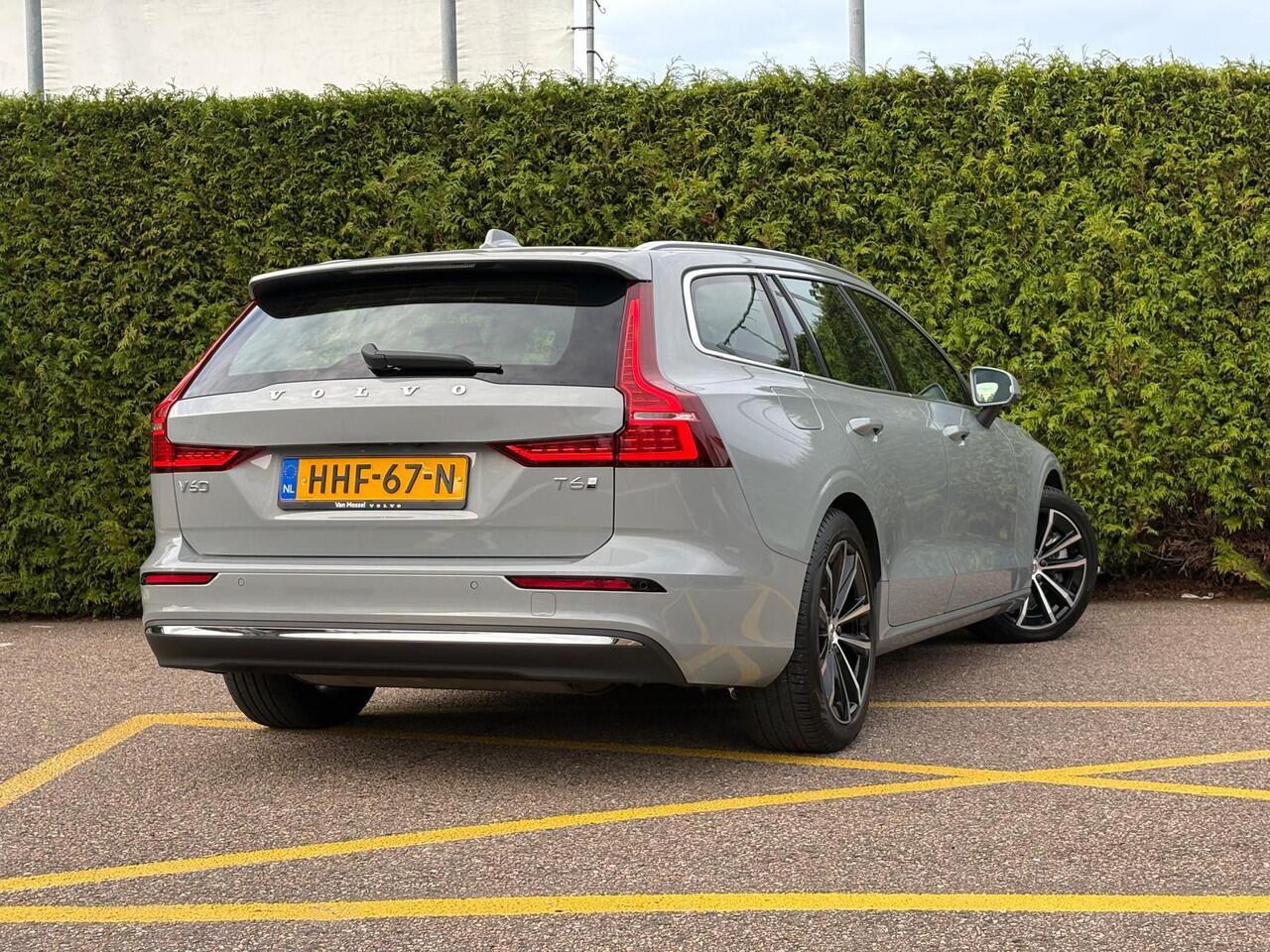 Volvo V60 T6 Plug-in hybrid AWD Essential Bright