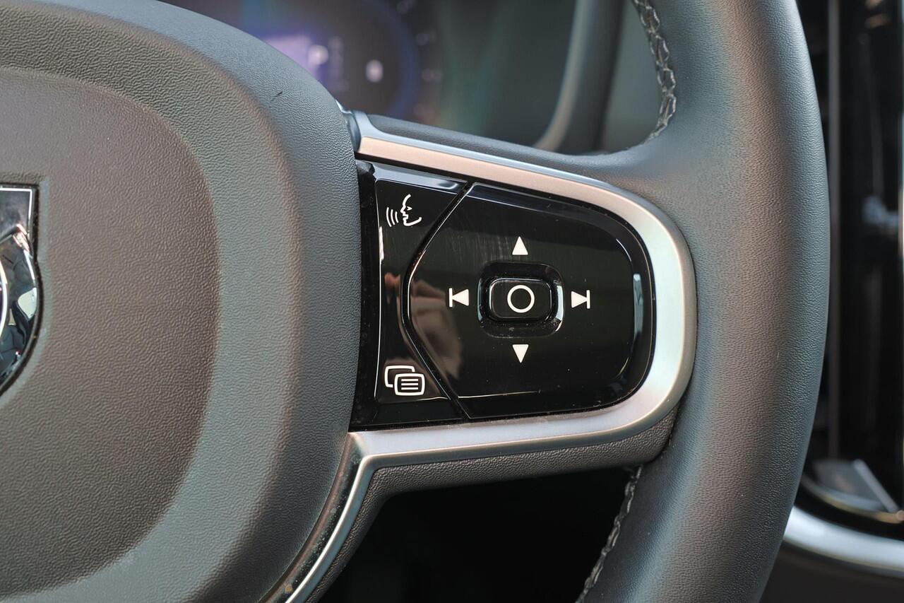 Volvo V60 B4 Plus Dark - Panorama/schuifdak - IntelliSafe Assist & Surround - 360º Camera - Harman/Kardon audio - Adaptieve LED koplampen - Verwarmde voorstoelen, stuur & achterbank - Parkeersensoren voor & achter - Elektr. bedienb. voorstoelen met geheugen - Draad