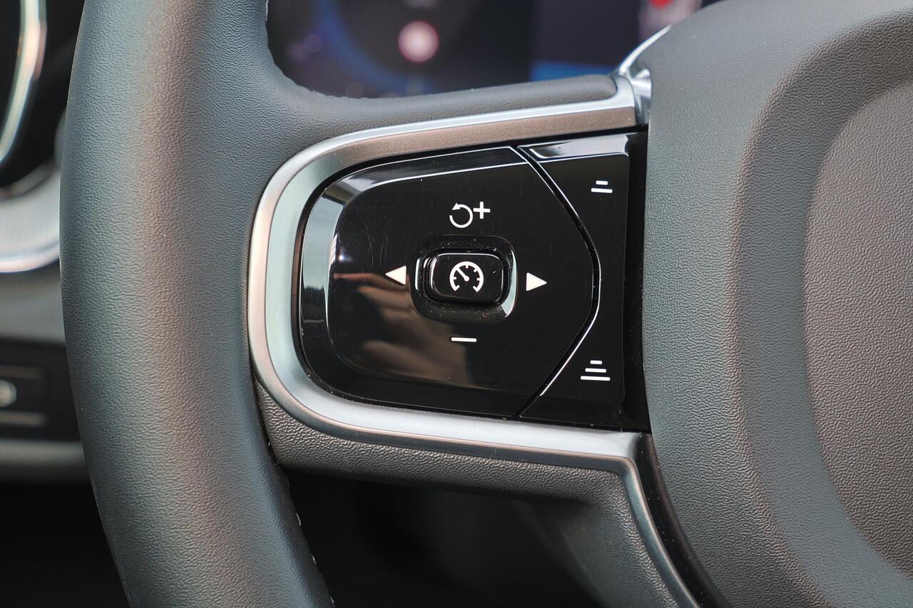 Volvo V60 T6 Recharge AWD Plus Dark - IntelliSafe Assist & Surround - 360º Camera - Harman/Kardon audio - Adaptieve LED koplampen - Verwarmde voorstoelen, stuur & achterbank - Parkeersensoren voor & achter - Elektr. bedienb. voorstoelen met geheugen - Extra getint 