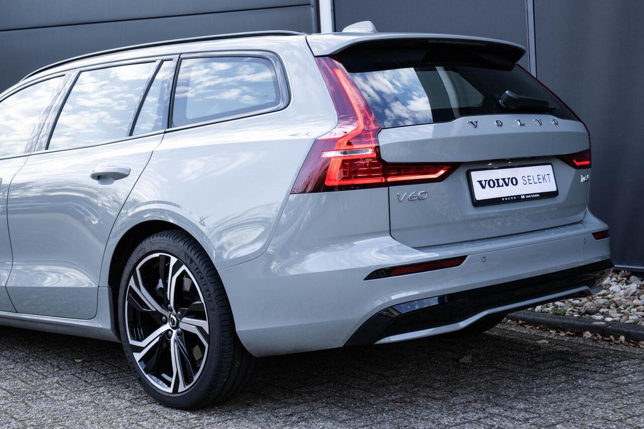 Volvo V60 T6 Plug-in hybrid AWD Plus Dark | Verwarmbare voorstoelen | Verwarmbaar stuurwiel | Verwarmbare achterbank | Charcoal Sportleder | Zwarte hemel | 19 inch Lichtmetalen velgen | Parkeercamera | Elektrische verstelbare voorstoelen met geheugen | Premium audi