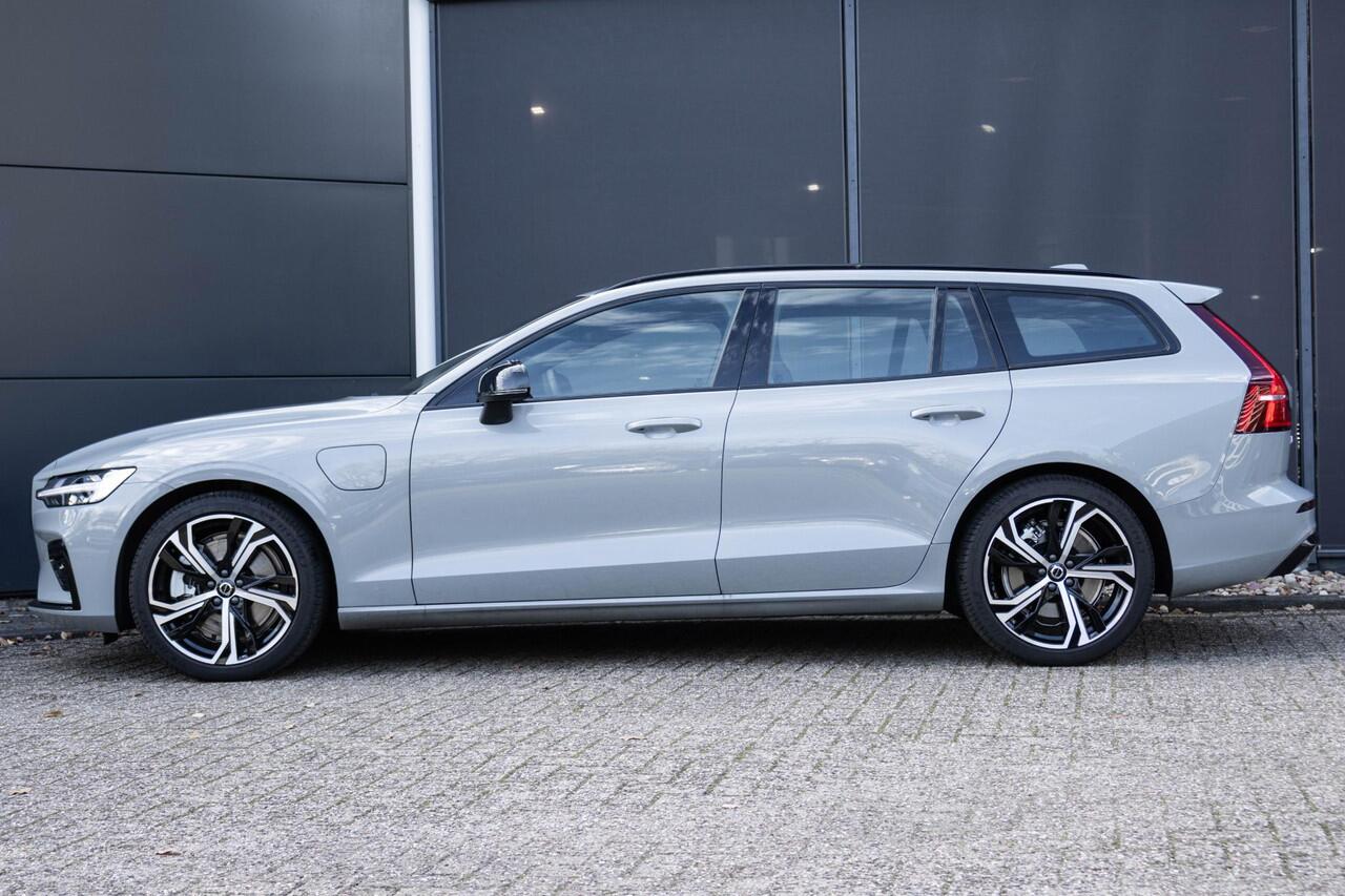 Volvo V60 T6 Plug-in hybrid AWD Plus Dark | Verwarmbare voorstoelen | Verwarmbaar stuurwiel | Verwarmbare achterbank | Charcoal Sportleder | Zwarte hemel | 19 inch Lichtmetalen velgen | Parkeercamera | Elektrische verstelbare voorstoelen met geheugen | Premium audi