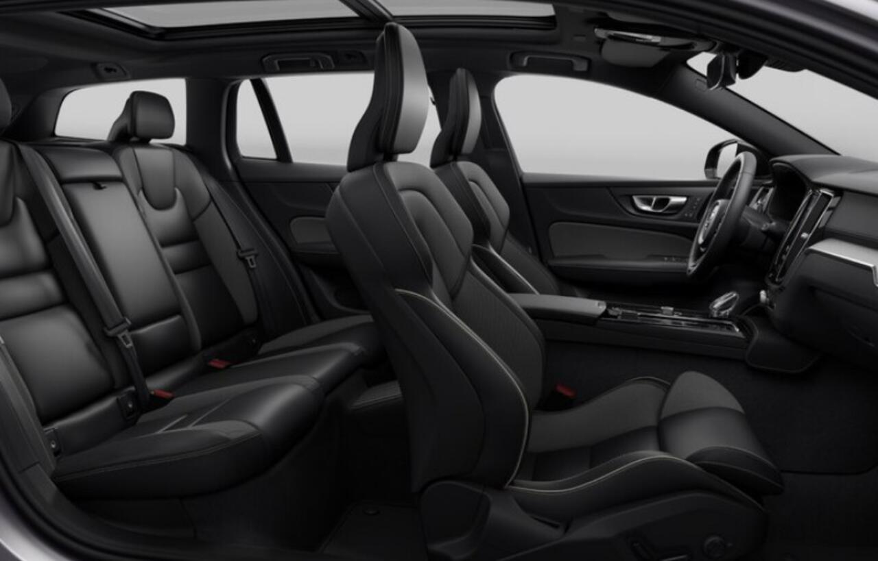 Volvo V60 T8 455PK Automaat AWD Ultra Perf. Ed. Dark Polestar optimisation/ Glossy Black logo voor en achterzijde / Panoramadak/ Head-up display/ Harman Kardon audio/ 360 Camera/ Elektrisch bedienbare voorstoelen met geheugen/ Apple Carplay/ Pilot assit/ Adaptive c