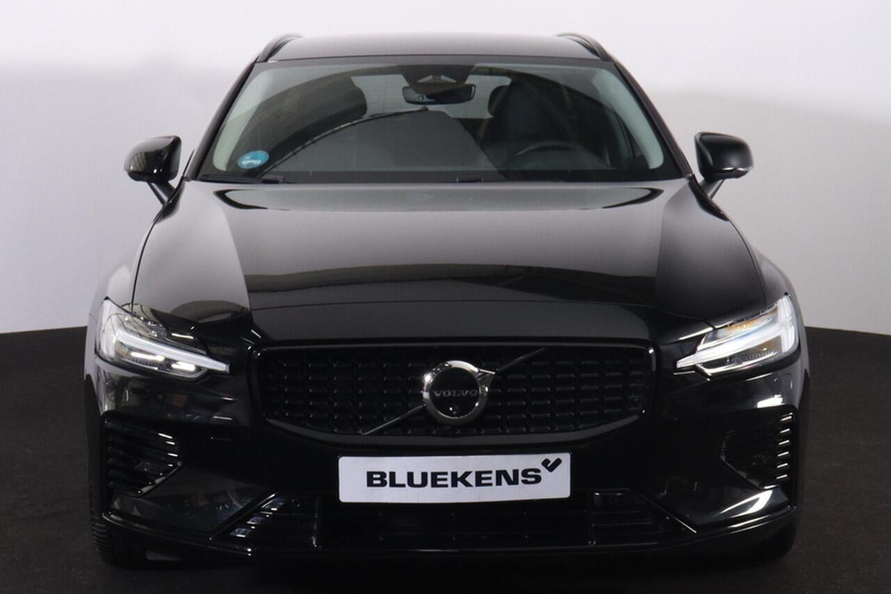 Volvo V60 T6 Recharge AWD Plus Dark - IntelliSafe Assist & Surround - 360º Camera - Harman/Kardon audio - Adaptieve LED koplampen - Verwarmde voorstoelen, stuur & achterbank - Parkeersensoren voor & achter - Elektr. bedienb. voorstoelen met geheugen - Extra getint 