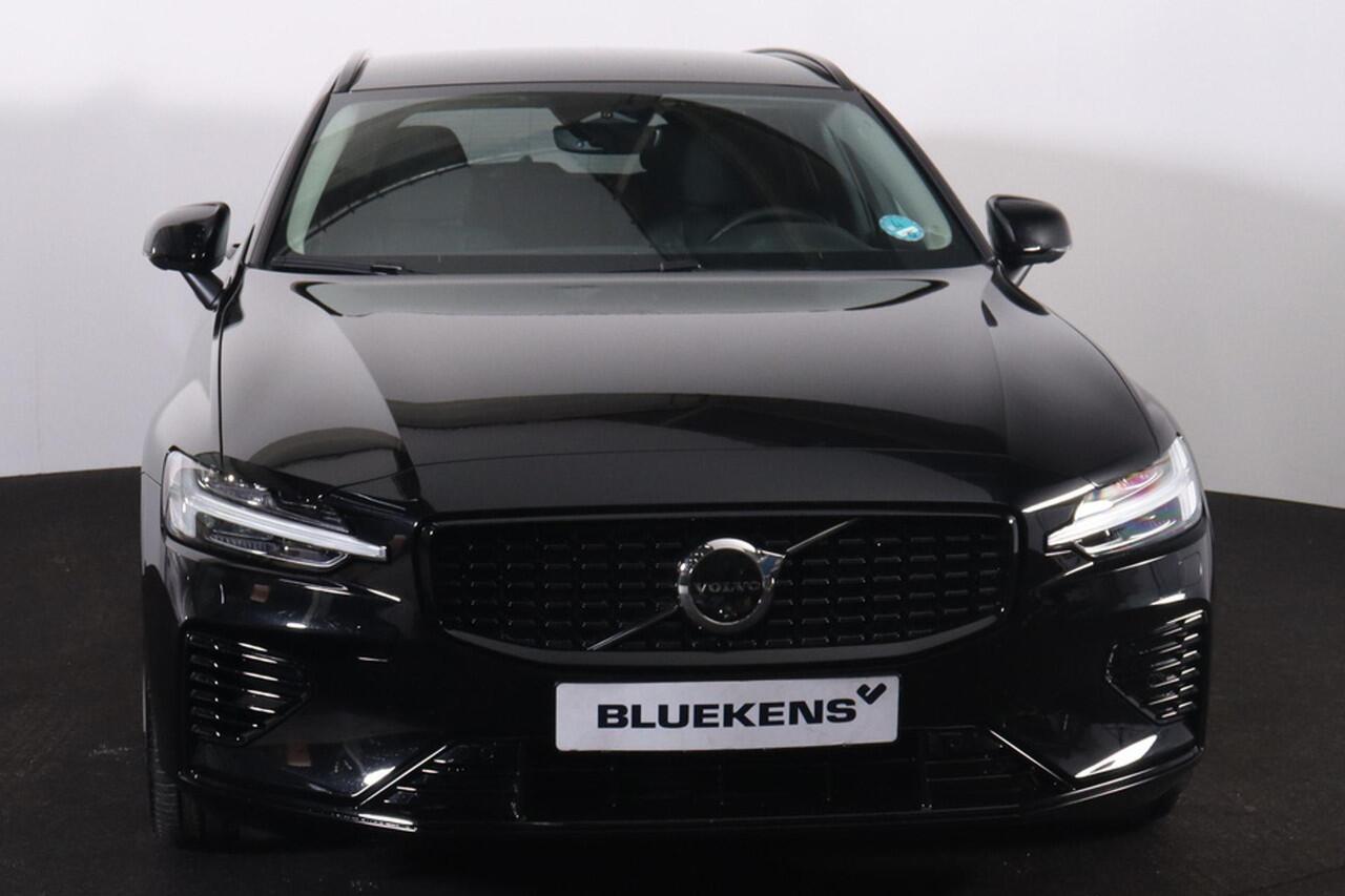 Volvo V60 T6 Recharge AWD Plus Dark - IntelliSafe Assist & Surround - 360º Camera - Harman/Kardon audio - Adaptieve LED koplampen - Verwarmde voorstoelen, stuur & achterbank - Parkeersensoren voor & achter - Elektr. bedienb. voorstoelen met geheugen - Extra getint 