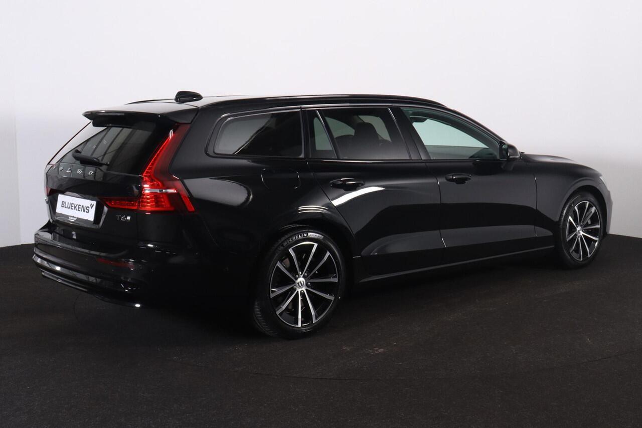 Volvo V60 T6 Recharge AWD Plus Dark - IntelliSafe Assist & Surround - 360º Camera - Harman/Kardon audio - Adaptieve LED koplampen - Verwarmde voorstoelen, stuur & achterbank - Parkeersensoren voor & achter - Elektr. bedienb. voorstoelen met geheugen - Extra getint 