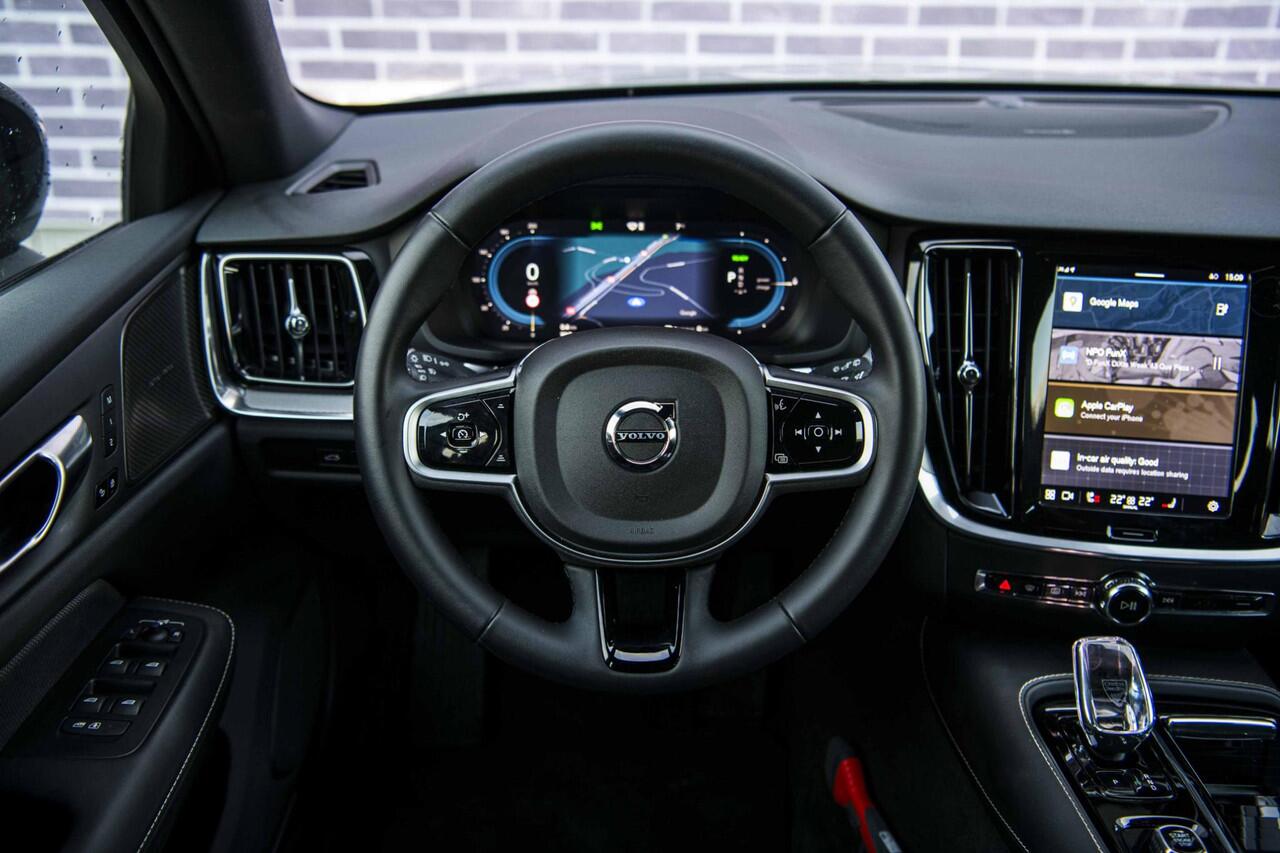 Volvo V60 2.0 T6 Plug-in hybrid AWD Plus Dark | Trekhaak | 360 Camera | Harman Kardon audio | Stoel- en stuurwielverwarming | Adaptive cruise control | Dode hoek detectie BLIS |